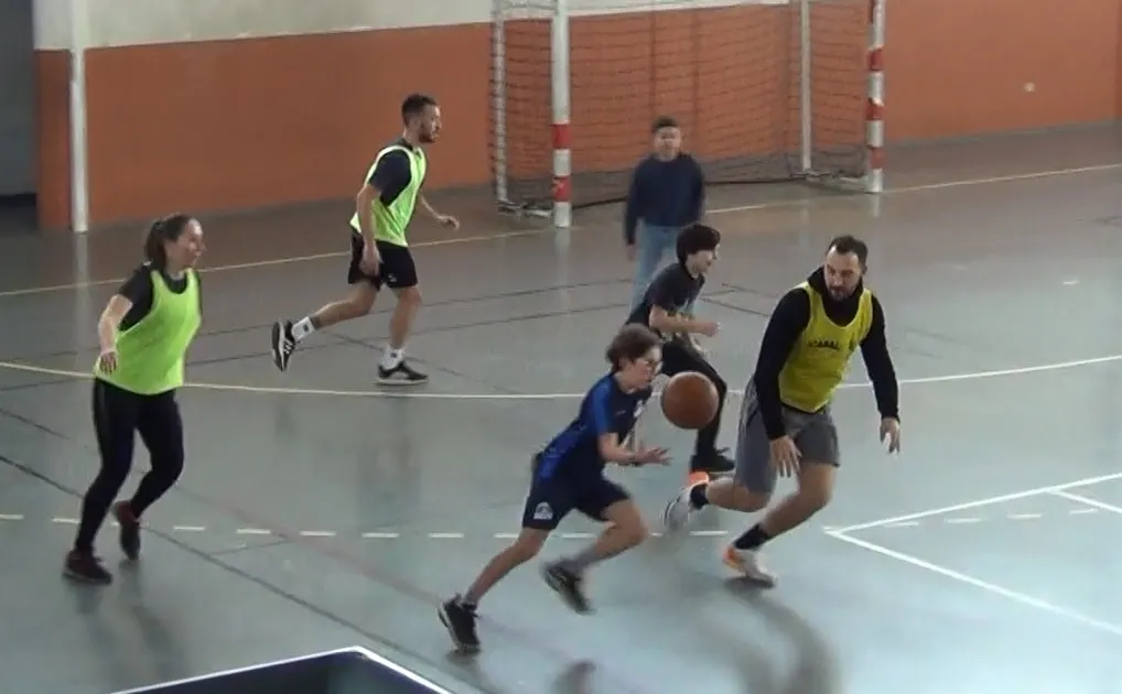 Les Ados du Cœur lors du tournoi de basket solidaire, 3/6